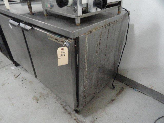 BEVERAGE AIR DBL DOOR REFRIG WORK TOP ON CASTERS MOD WTR 48A