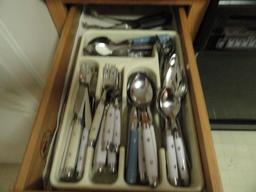 CONTENTS OF CABINET DRAWER TO INCLUDE LARGE LOT OF FLATWARE AND LARGE LOT O