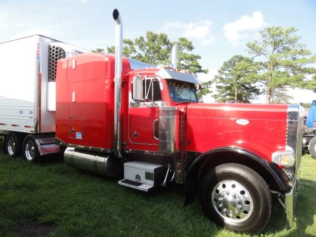 #109 2000 PETERBILT 379 WALK IN SLEEPER 1644938 MILES 500 CAT 10 SPEED 14.6