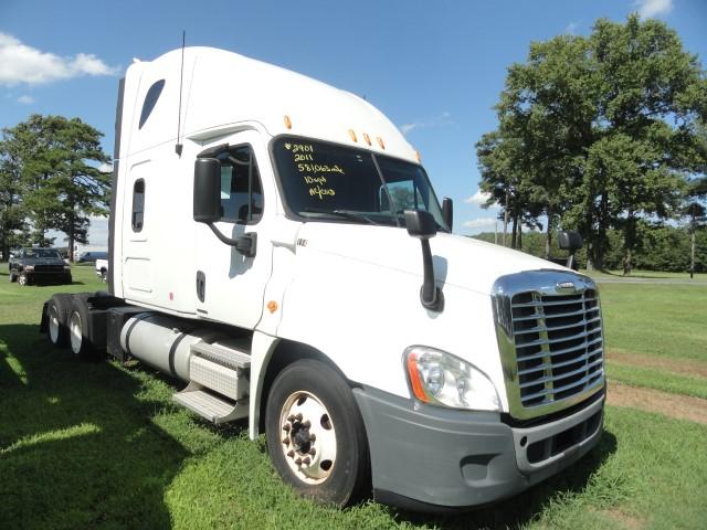 #2401 2011 FREIGHTLINER CASCADIA 581063 MILES 10 SP EATON FULLER TRANS HI L