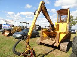 #1901 APPROX 1990 TREE BUSH BANDIT 1400 TRACK CHIPPER 1810 HRS 300 HP JD EN