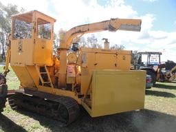 #1901 APPROX 1990 TREE BUSH BANDIT 1400 TRACK CHIPPER 1810 HRS 300 HP JD EN