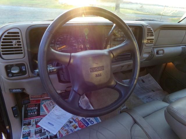 #2615 1998 GMC TRUCK SIERRA 4X4 5.7 L 190251 MILES STEP SIDE LEER BED FIBER