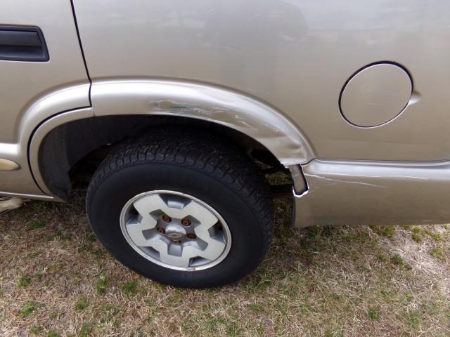 #1601 2002 CHEVY BLAZER 182140 MILES 4X4 AUTO TRANS DAMAGE TO REAR QTR NO T