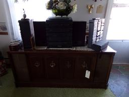 FLOOR CONSOLE STEREO AND GPX FOUR COMPONENT STEREO WITH SPEAKERS WITH CASSE