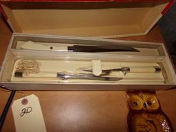 CARVEL HALL CARVING SET IN ORIGINAL BOX LIKE NEW AND VINTAGE OCEAN CITY SPO