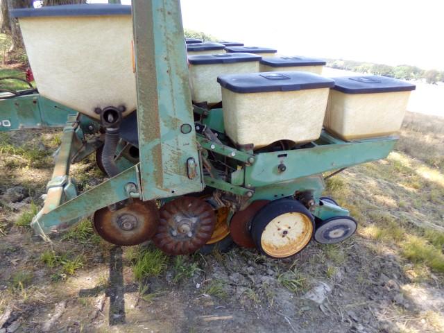 JOHN DEERE 7000 4 ROW PLANTER TYPE P7000 SN 047858A