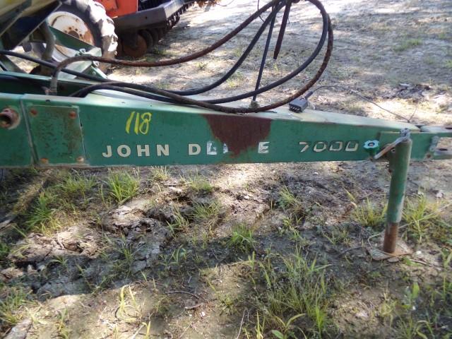 JOHN DEERE 7000 4 ROW PLANTER TYPE P7000 SN 047858A