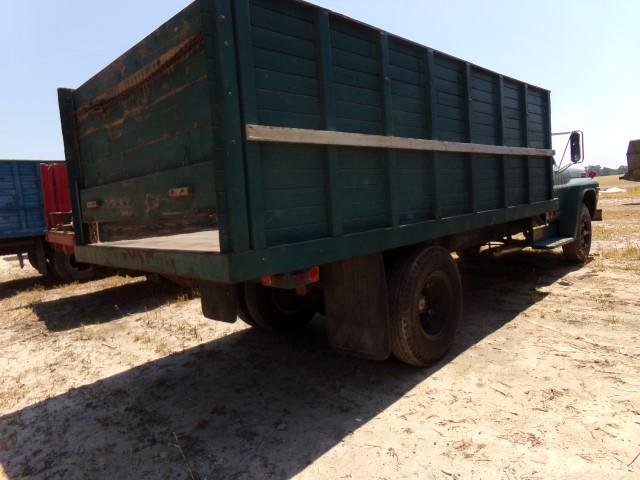 1972 FORD F700 6 WHEELER SHOWING 22226 MILES 5 SP WITH 2 SP AXLE AM RADIO C