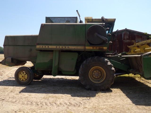 JOHN DEERE 6600 COMBINE 4199 HRS JOHN DEERE 216 SOYBEAN HEADER APPROX 15'