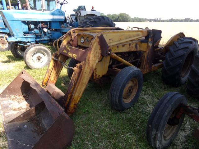 MASSEY FERGUSON 202 SHOWING 1426 HRS WITH MF LOADER 102 GAS