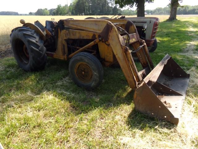 MASSEY FERGUSON 202 SHOWING 1426 HRS WITH MF LOADER 102 GAS