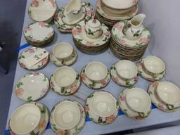 LARGE SET OF FRANCISCAN EARTHWARE APPLE BLOSSOM PATTERN APPROXIMATELY 60 PI