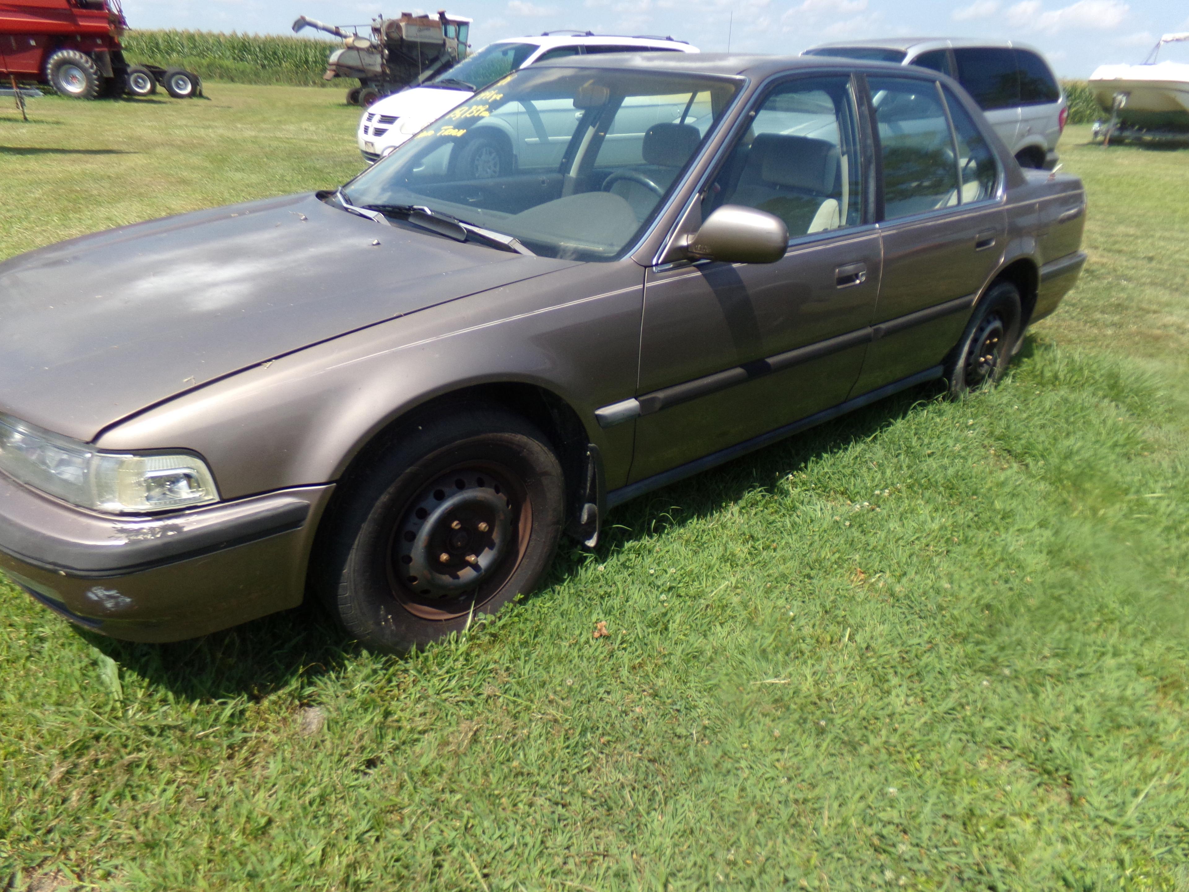 #901 1991 HONDA ACCORD LT 151739 MILES AUTO TRANS DAMAGE TO PASSENGER SIDE