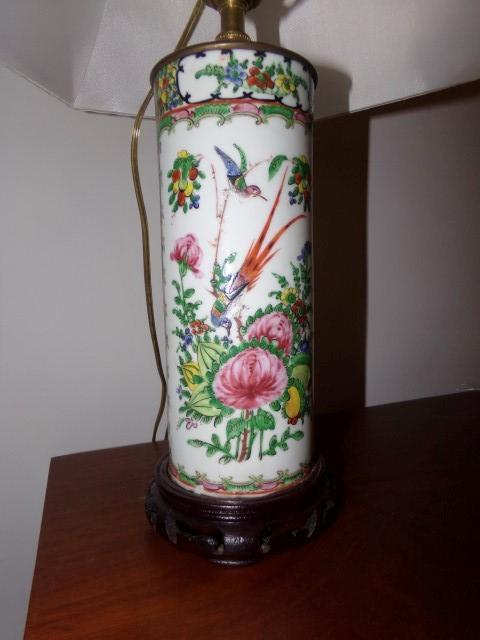 ANTIQUE FAMILLE ROSE LAMP