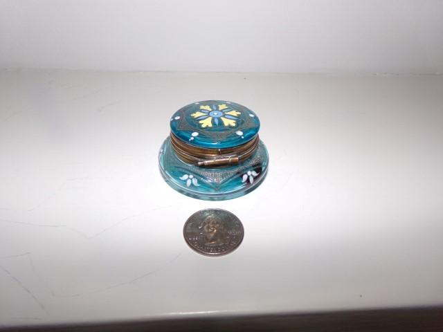 ELECTRIC BLUE MINIATURE ENAMELED GLASS SNUFF BOX