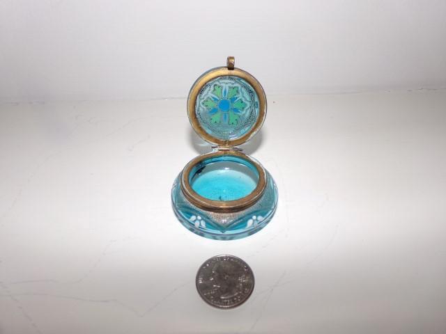 ELECTRIC BLUE MINIATURE ENAMELED GLASS SNUFF BOX