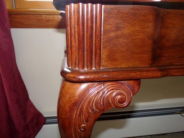 MAHOGANY CONSOLE TABLE QUEEN ANNE STYLE WITH CARVED PAW FEET AND SHELL CARV