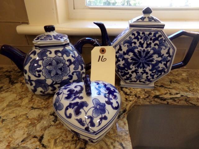 SMALL LOT BLUE AND WHITE TEA POTS AND HEART SHAPED BOX