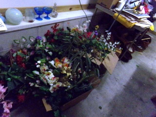 LARGE LOT OF SILK FLOWERS