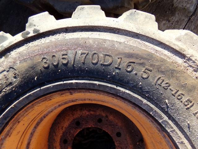 #806 SKID LOADER TIRES 1 ULTRA SERVICE 305 70D 16.5 ON RIM 1 ARMOUR 12 16.5