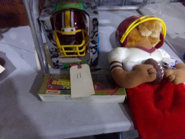 WASHINGTON REDSKINS LOT INCLUDING FOLDING CHAIR PILLOWS GUMBALL BANK AND MO