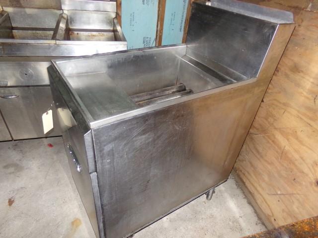 IMPERIAL DEEP FRYER GAS AND DUMP STATION ON CASTERS