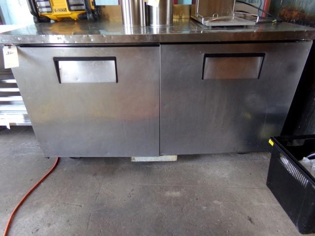 TRUE MOD TWT 60 2 DOOR STAINLESS STEEL REFRIG WORK TOP ON CASTERS