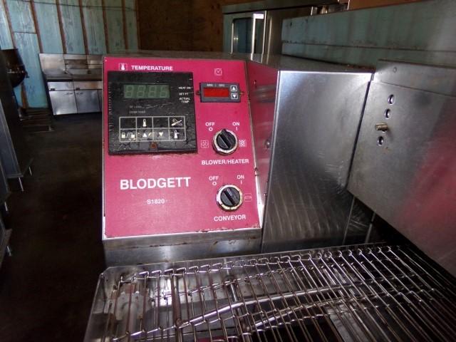 BLODGETT DBL STACK CONVEYOR OVEN S1820G BOTTOM OVEN SN S071260510 ID S1820G