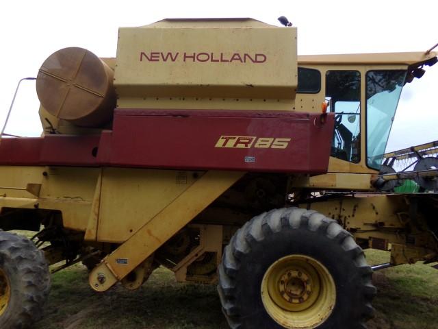 NEW HOLLAND TR85 TWIN ROTOR COMBINE 3208 CAT MOTOR SHOWING 1889 HRS SN 3036