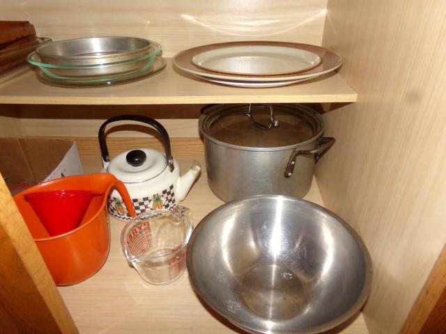 CONTENTS OF KITCHEN CABINETS INLCUDING KNIVES BAKING DISHES BOWLS AND MORE