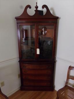 SMALL MAHOGANY CORNER CUPBOARD WITH 4 DRAWERS