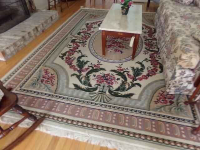 FLORAL DESIGN RUG APPROX 11 X 8