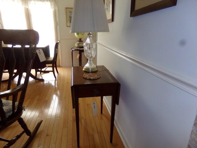 MAHOGANY DROP LEAF END TABLE WITH LAMP