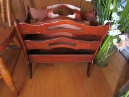 MAHOGANY MAGAZINE RACK