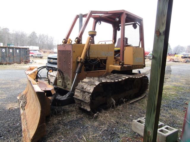 #1601 CASE 850 BULLDOZER APPROX 4000 HRS RABBIT EAR CONTROLS AND FOOT STEER