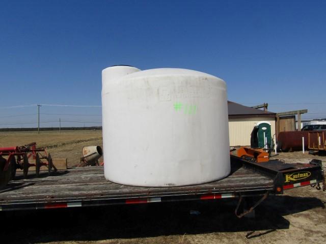 #111 1700 GAL FERTILIZER POLY TANK