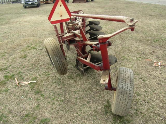 #913 CASE IH 5 BOTTOM PLOW GOOD HYD HOSES GOOD TIRES