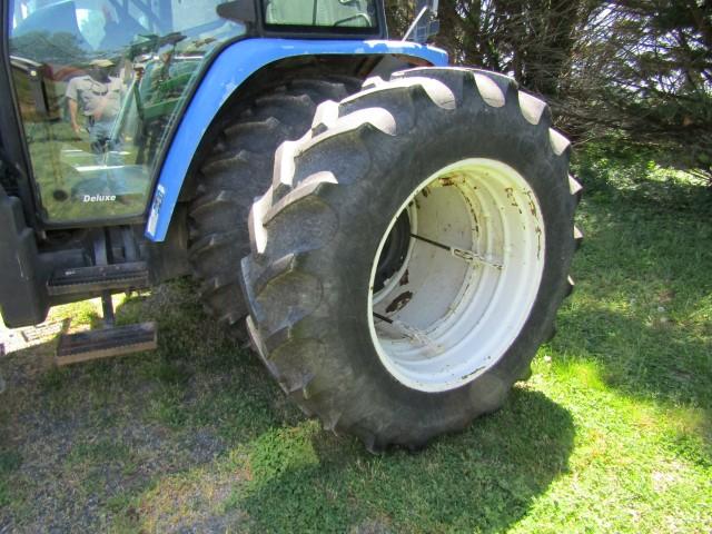 #206 NEW HOLLAND TL 90A TRACTOR 4 WD DUAL REAR WHEELS ENCLOSED CAB AC/HEAT