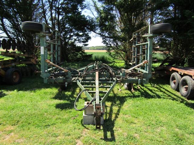 #102 KMC S TINE FOLDING FIELD CULTIVATOR 20'