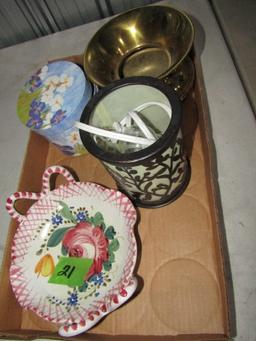 BOX LOT WITH ITALIAN POTTERY SPITTOON AND MORE