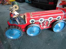 ANTIQUE MAR TIN WIND UP TRAIN DRIVEN TRACTOR TOY BY LOUIS MARX AND CO NY 20