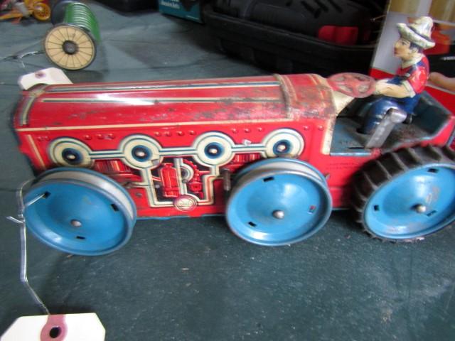 ANTIQUE MAR TIN WIND UP TRAIN DRIVEN TRACTOR TOY BY LOUIS MARX AND CO NY 20