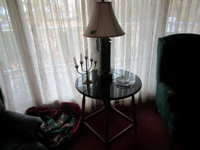 MAPLE ROUND END TABLE WITH GLASS TOP WITH CONTENTS OF LAMP AND CANDLESTICKS