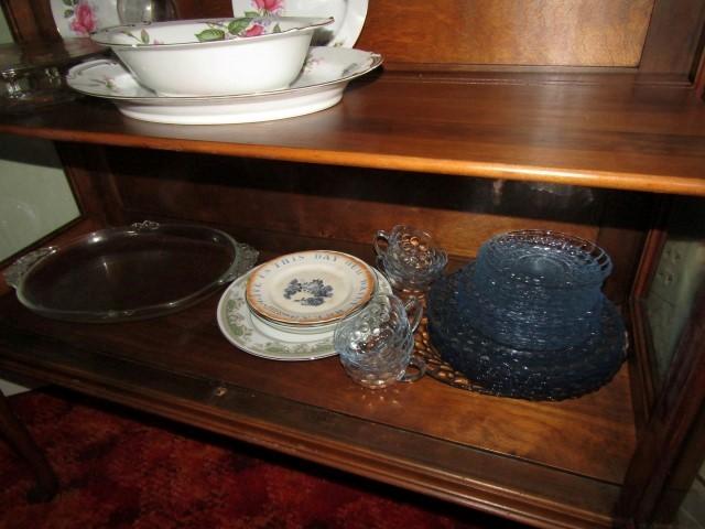 CONTENTS OF CHINA HUTCH INCLUDING SET OF SANGO CHINA ROSE LINDA PATTERN APP