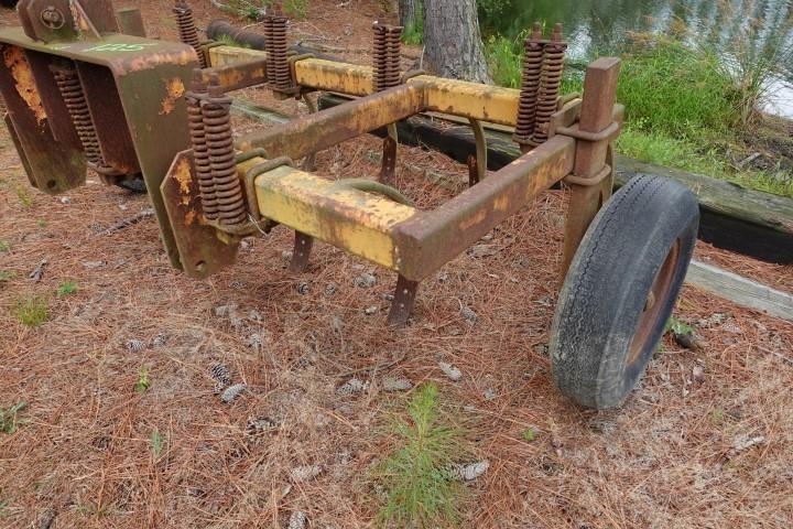 7' CHISEL PLOW 7 SHANK TIRES HOLDING AIR