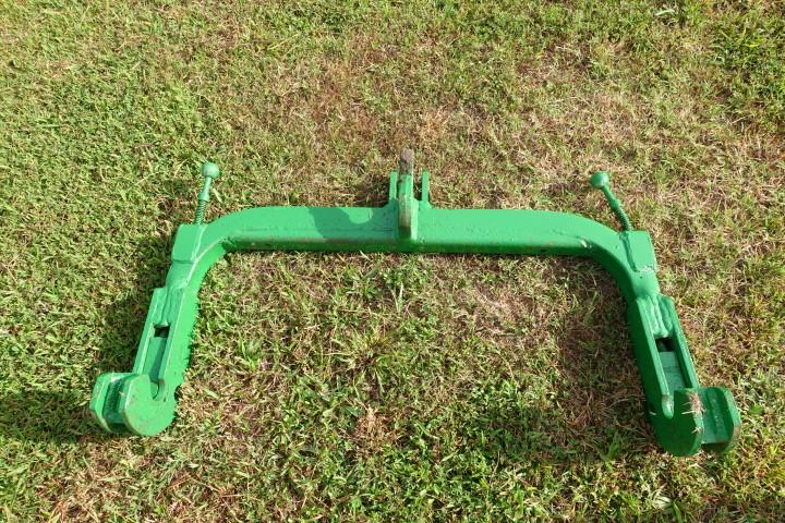 #5205 JD CAT 2 QUICK HITCH