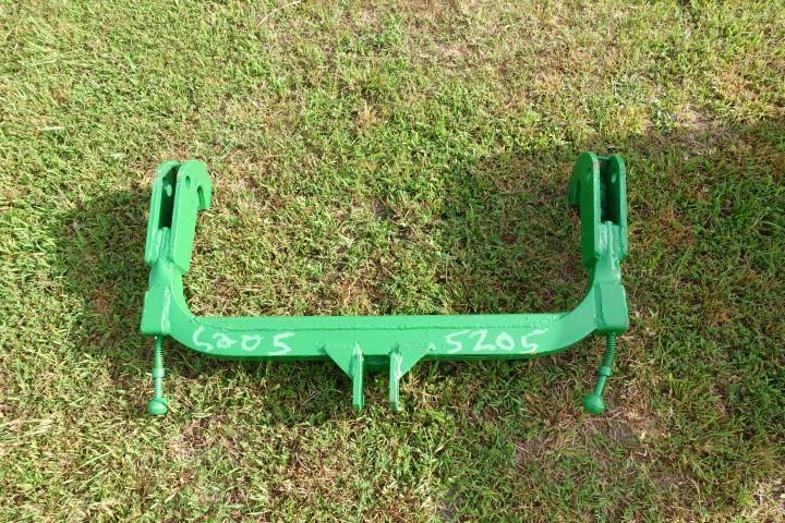 #5205 JD CAT 2 QUICK HITCH