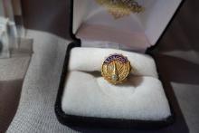 1940S METROPOLITAN 14KT GOLD $333000 PIN WITH 2 SMALL DIAMONDS APPROX 2 MM