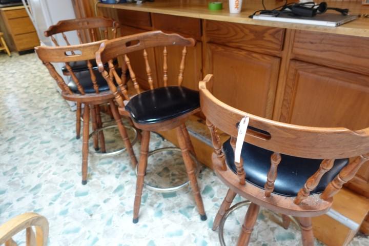 4 SWIVEL BAR STOOLS CAPTAIN CHAIR DESIGN